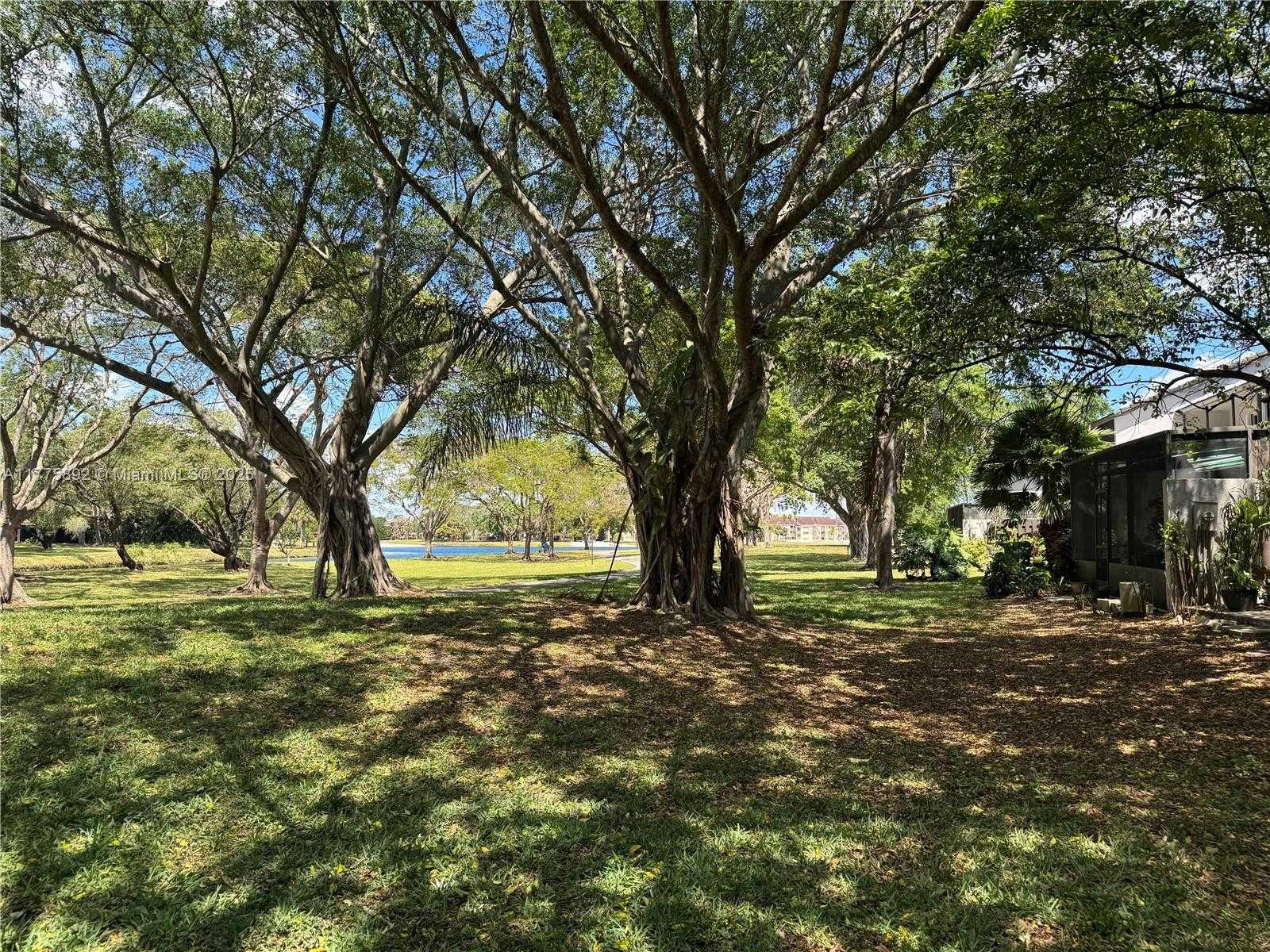 Small Image of 15563 SOUTH WEST 110TH TER #15563, Miami Number 34