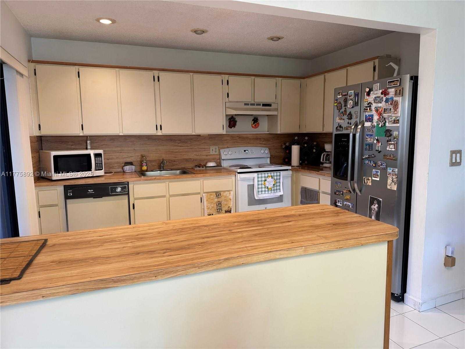 Small Image of 15563 SOUTH WEST 110TH TER #15563, Miami Number 7