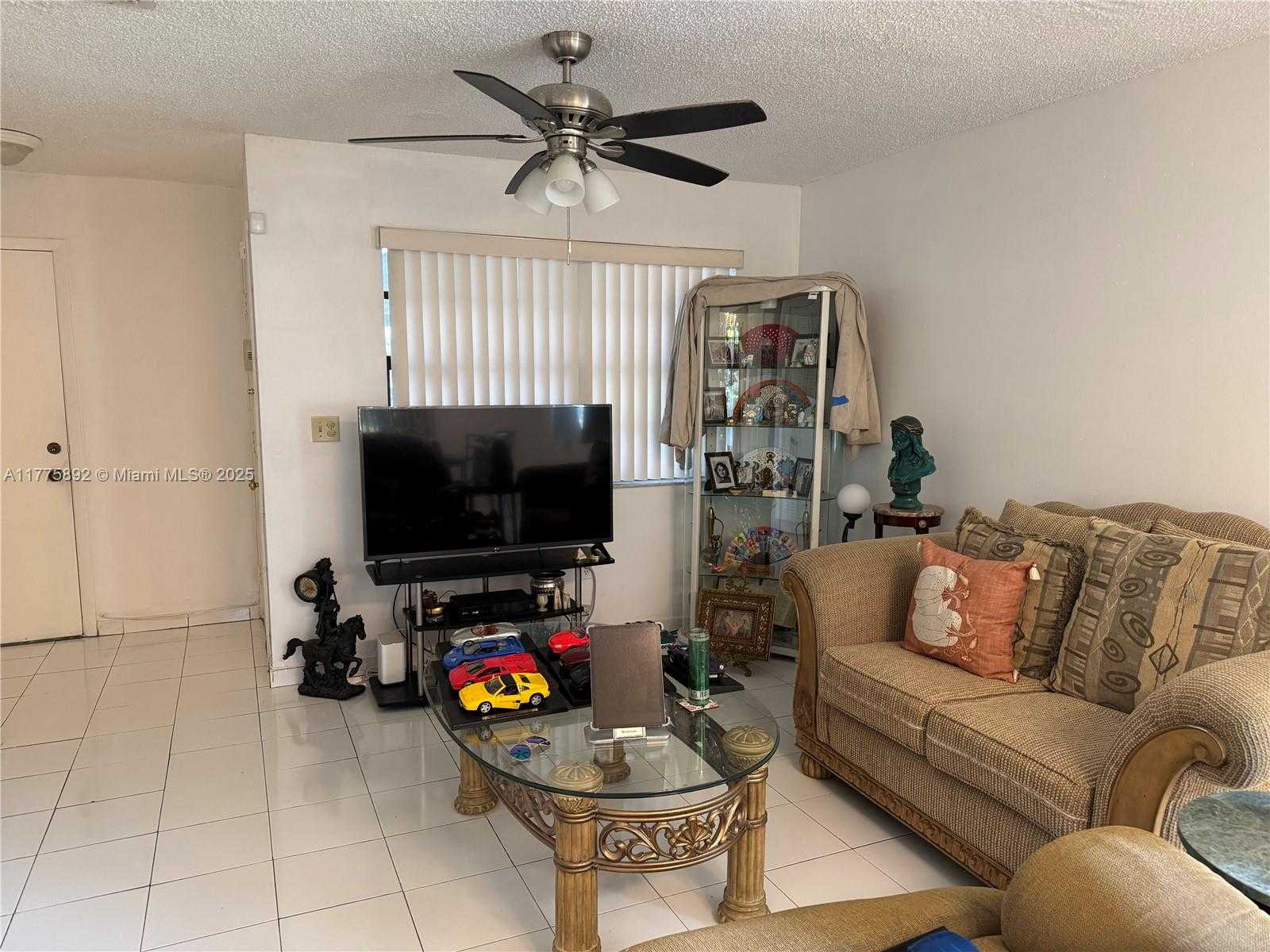 Small Image of 15563 SOUTH WEST 110TH TER #15563, Miami Number 9