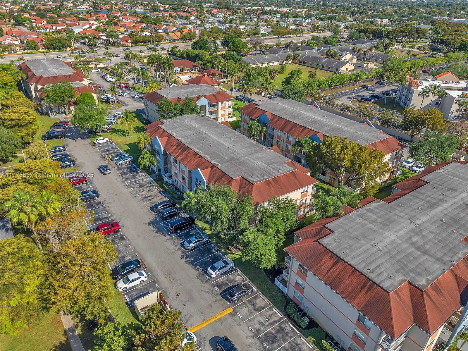 Small Image of 18840 NORTH WEST 57TH AVE #107, Hialeah Number 4