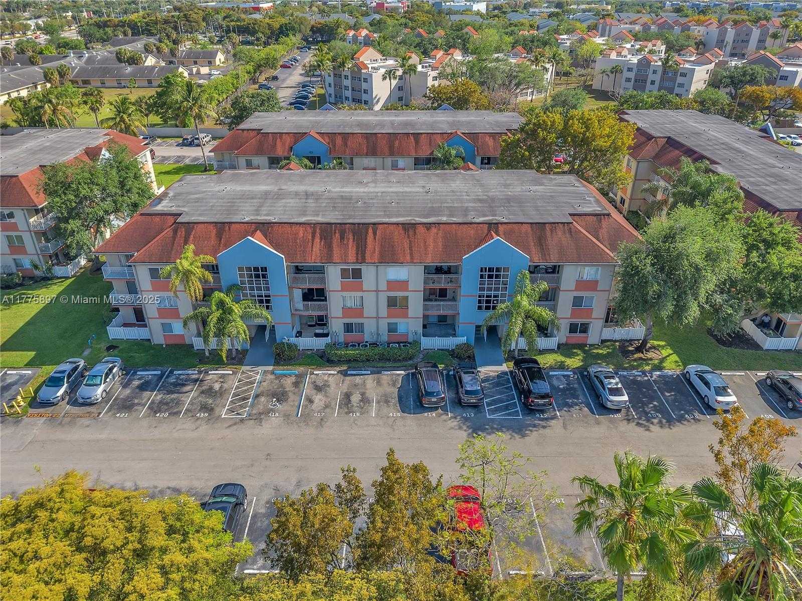 Small Image of 18840 NORTH WEST 57TH AVE #107, Hialeah Number 5