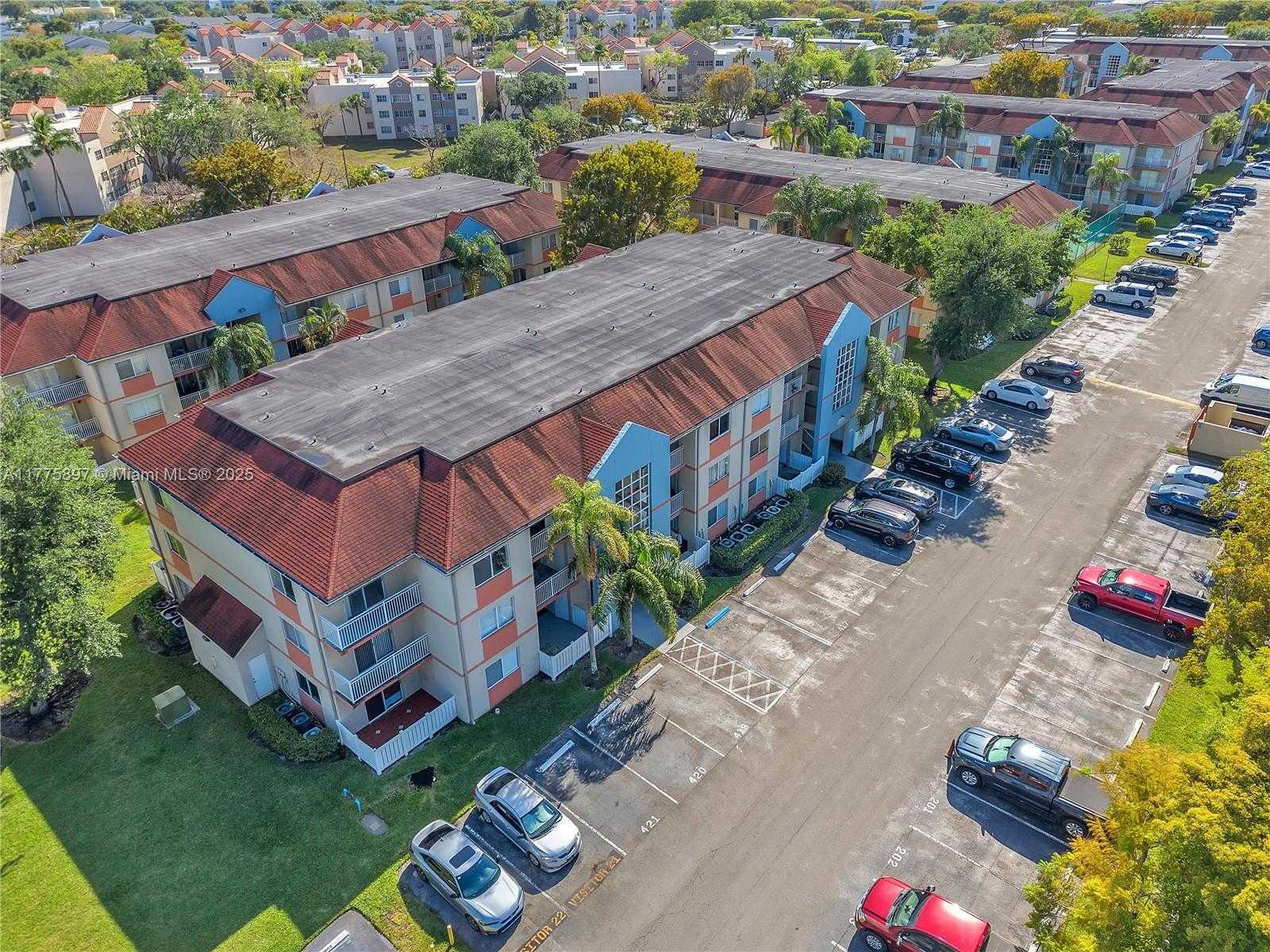 Small Image of 18840 NORTH WEST 57TH AVE #107, Hialeah Number 7
