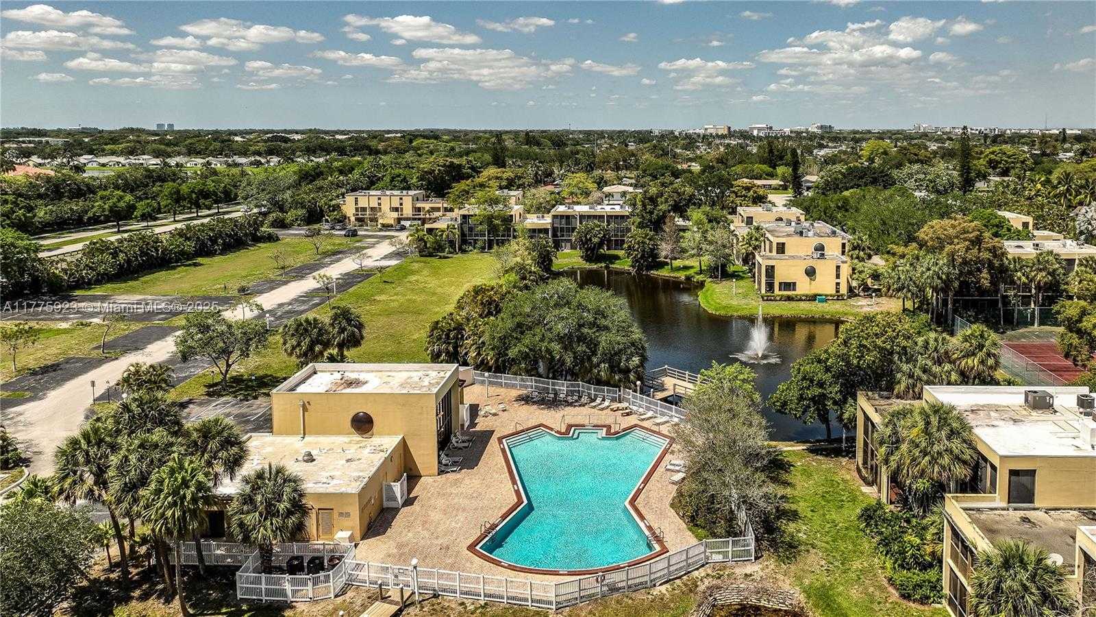 Small Image of 2801 SOUTH WEST 87TH AVE #1006, Davie Number 53