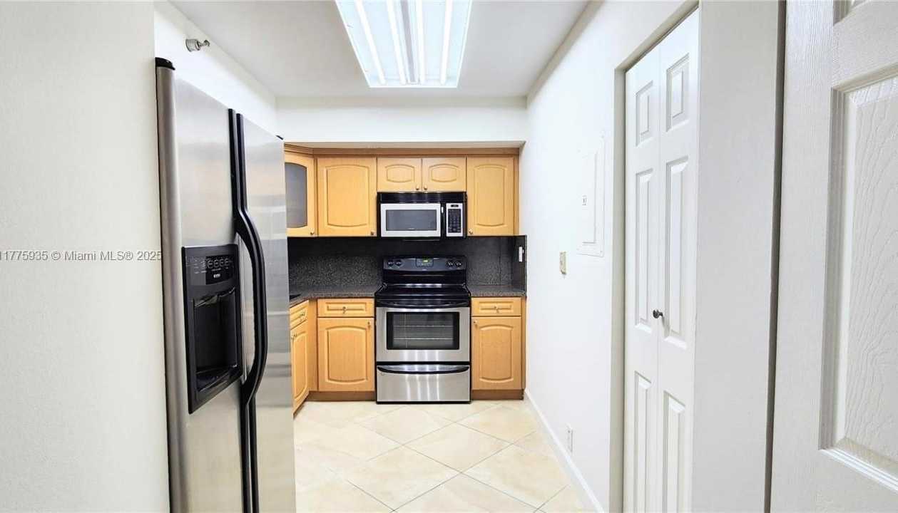 Small Image of 3300 NORTH EAST 191ST ST #614, Aventura Number 4