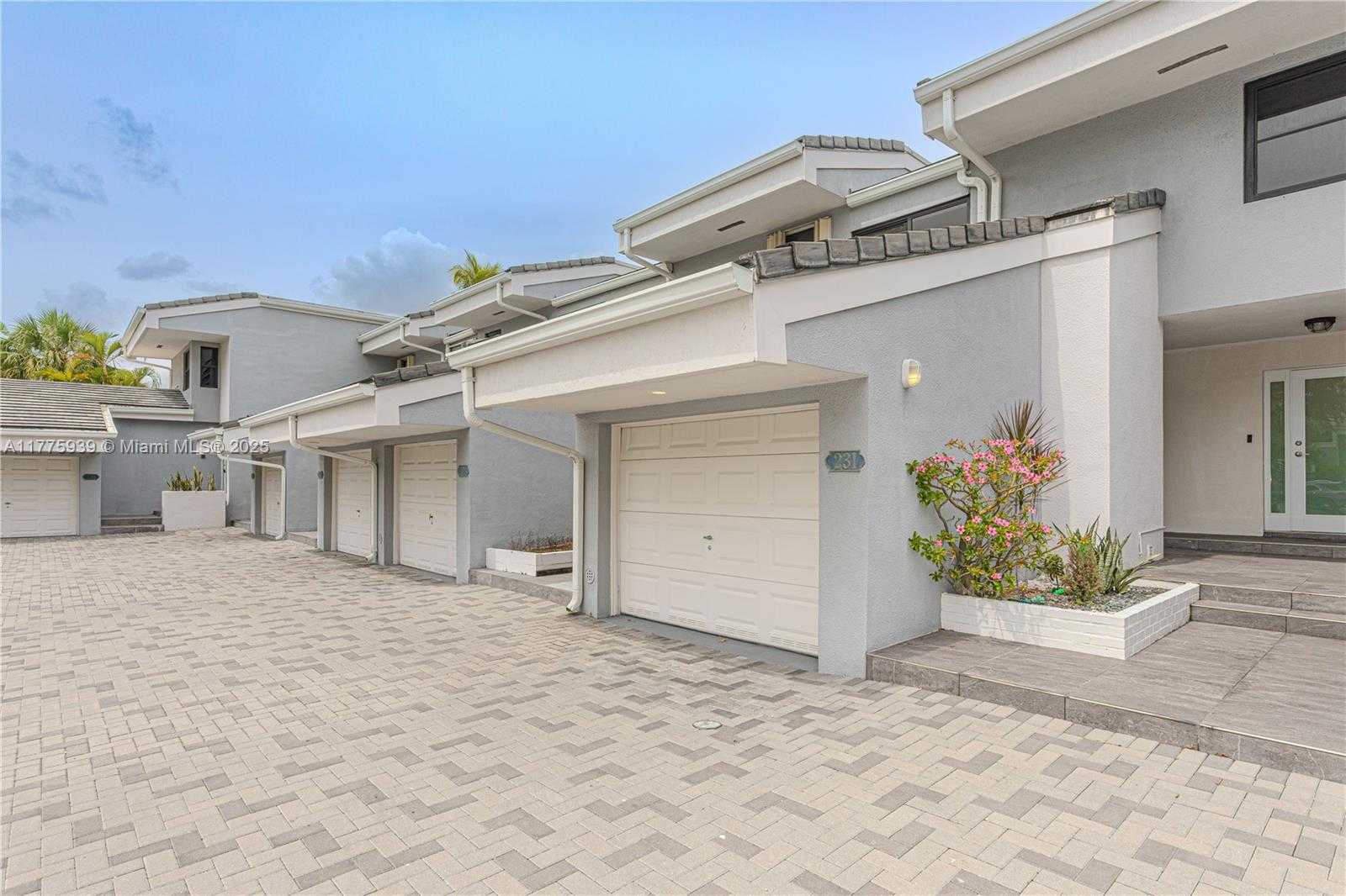 Small Image of 231 SOUTH POINCIANA DR #401, Sunny Isles Beach Number 2