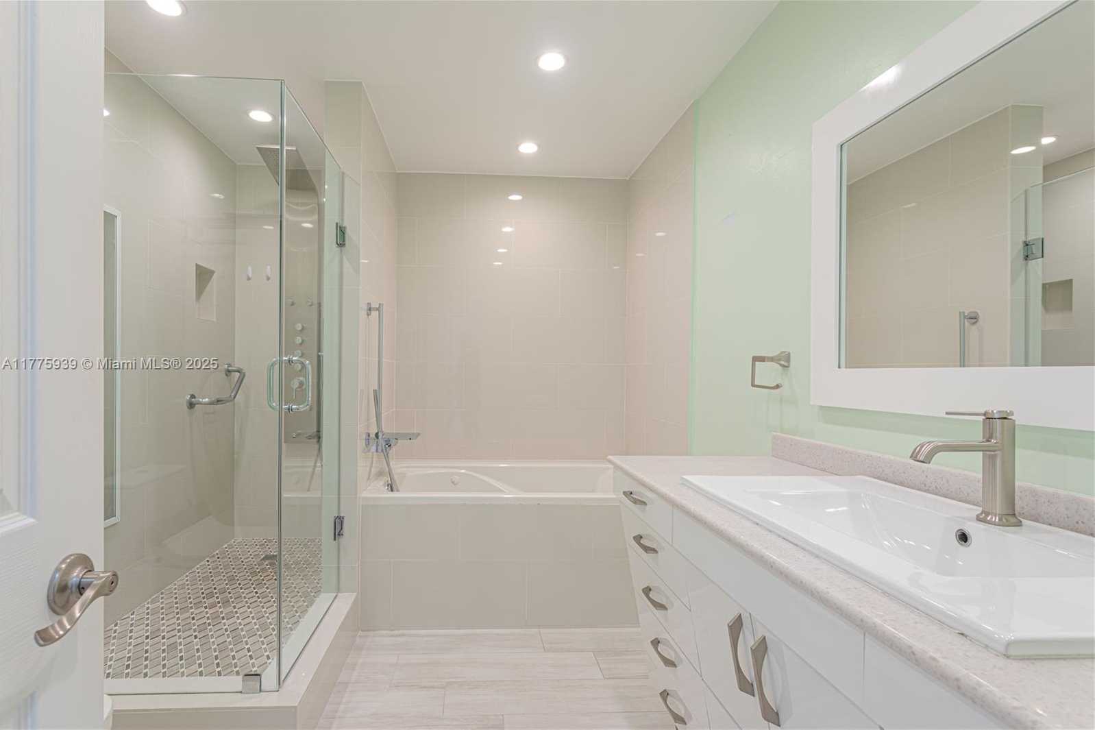 Small Image of 231 SOUTH POINCIANA DR #401, Sunny Isles Beach Number 25
