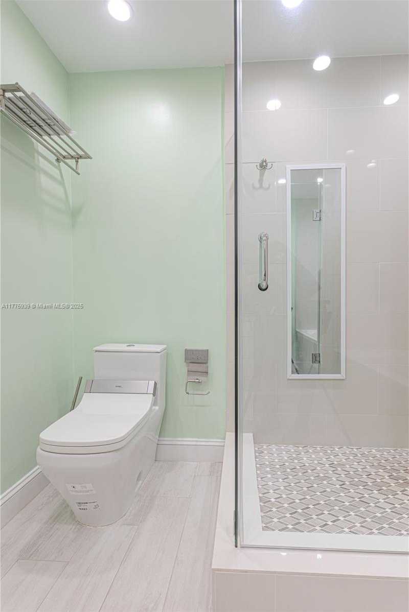 Small Image of 231 SOUTH POINCIANA DR #401, Sunny Isles Beach Number 26