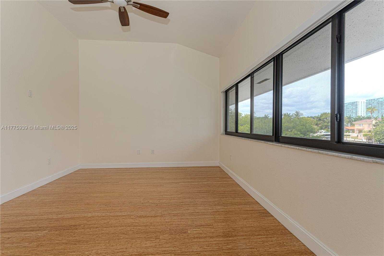 Small Image of 231 SOUTH POINCIANA DR #401, Sunny Isles Beach Number 29