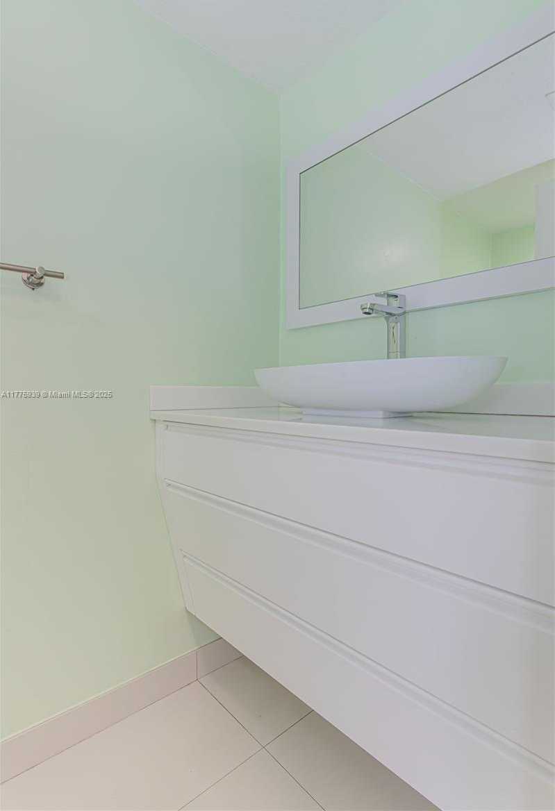 Small Image of 231 SOUTH POINCIANA DR #401, Sunny Isles Beach Number 45