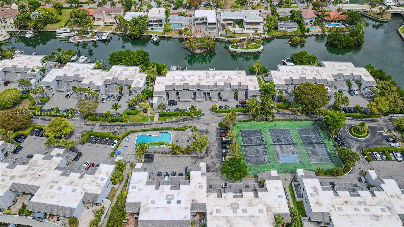 Small Image of 231 SOUTH POINCIANA DR #401, Sunny Isles Beach Number 54