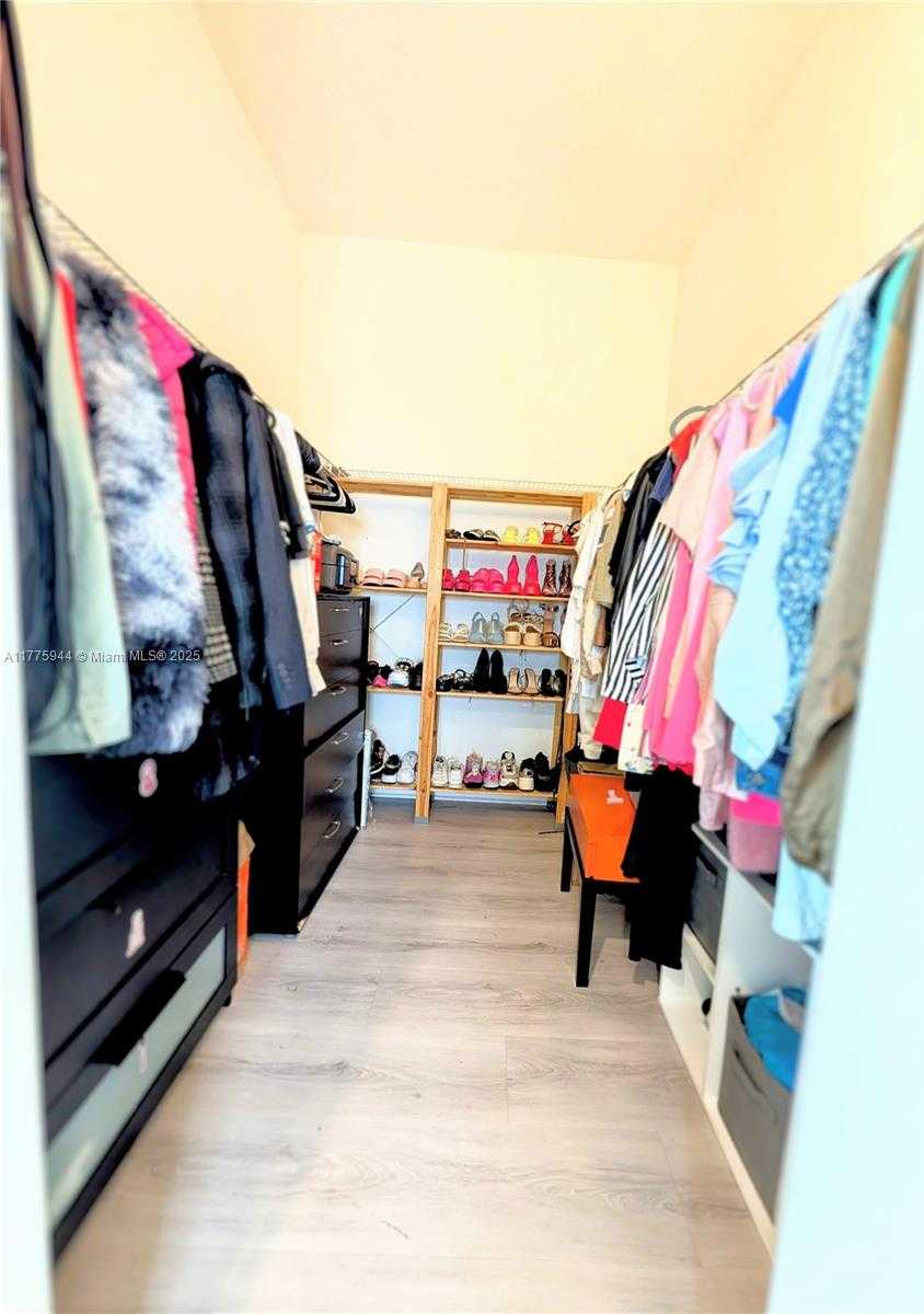 Small Image of 10365 NW 66th St, Doral, FL 33178, USA Number 12