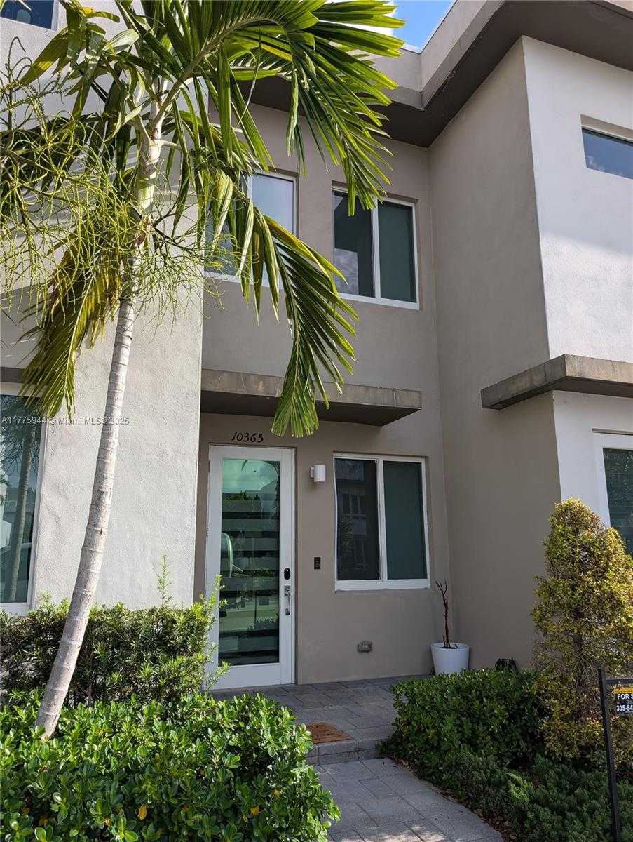 Small Image of 10365 NW 66th St, Doral, FL 33178, USA Number 16