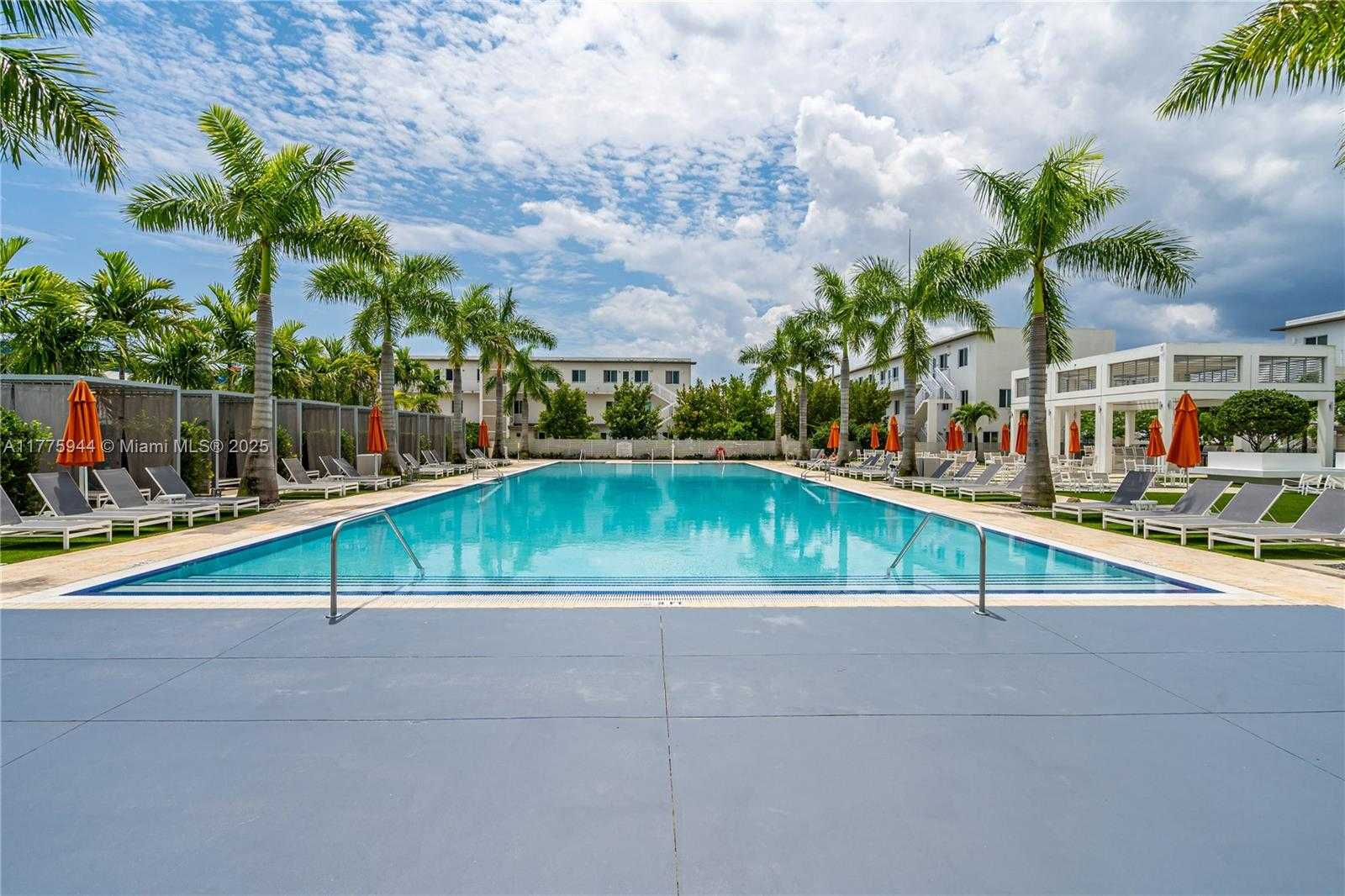 Small Image of 10365 NW 66th St, Doral, FL 33178, USA Number 19