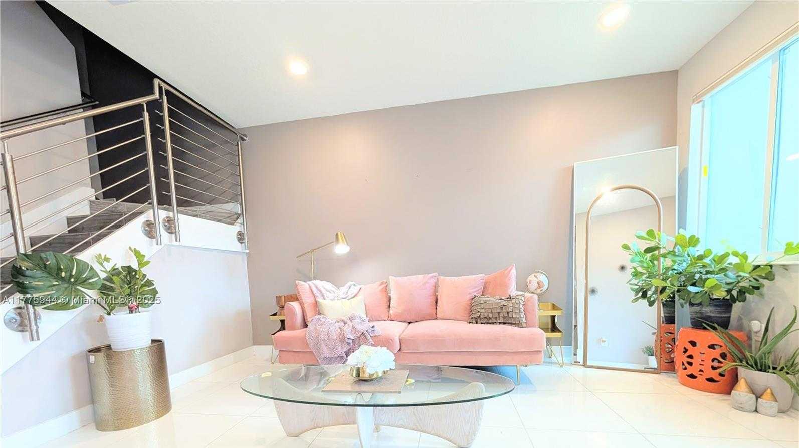 Small Image of 10365 NW 66th St, Doral, FL 33178, USA Number 2