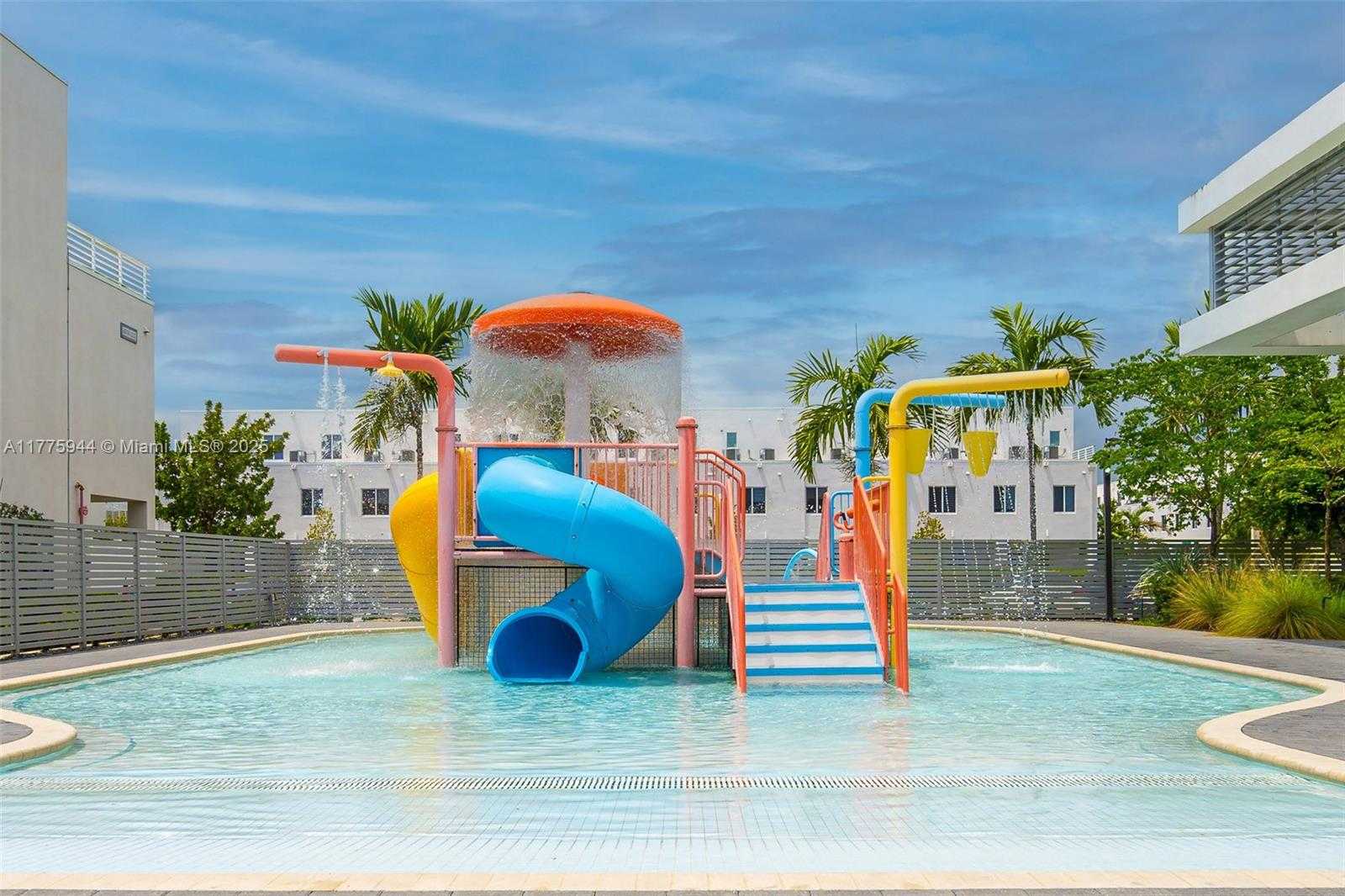 Small Image of 10365 NW 66th St, Doral, FL 33178, USA Number 22