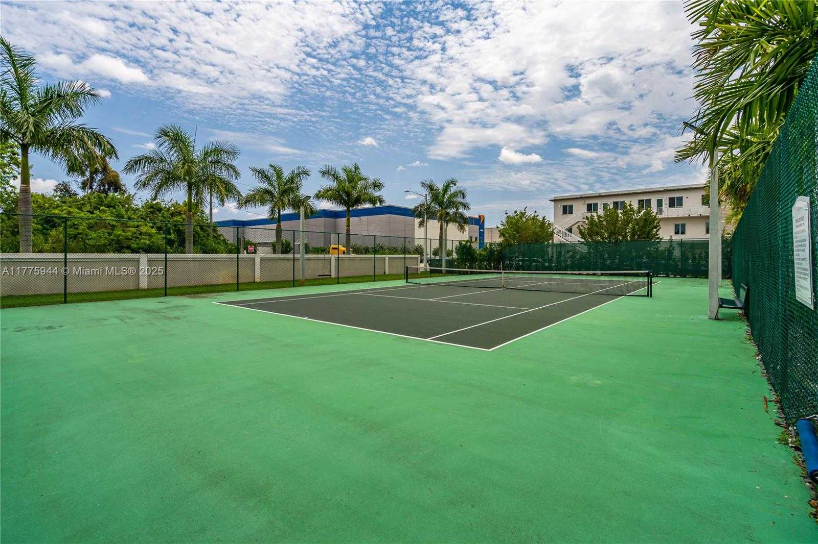 Small Image of 10365 NW 66th St, Doral, FL 33178, USA Number 25