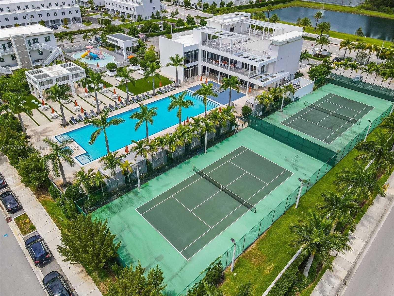 Small Image of 10365 NW 66th St, Doral, FL 33178, USA Number 30