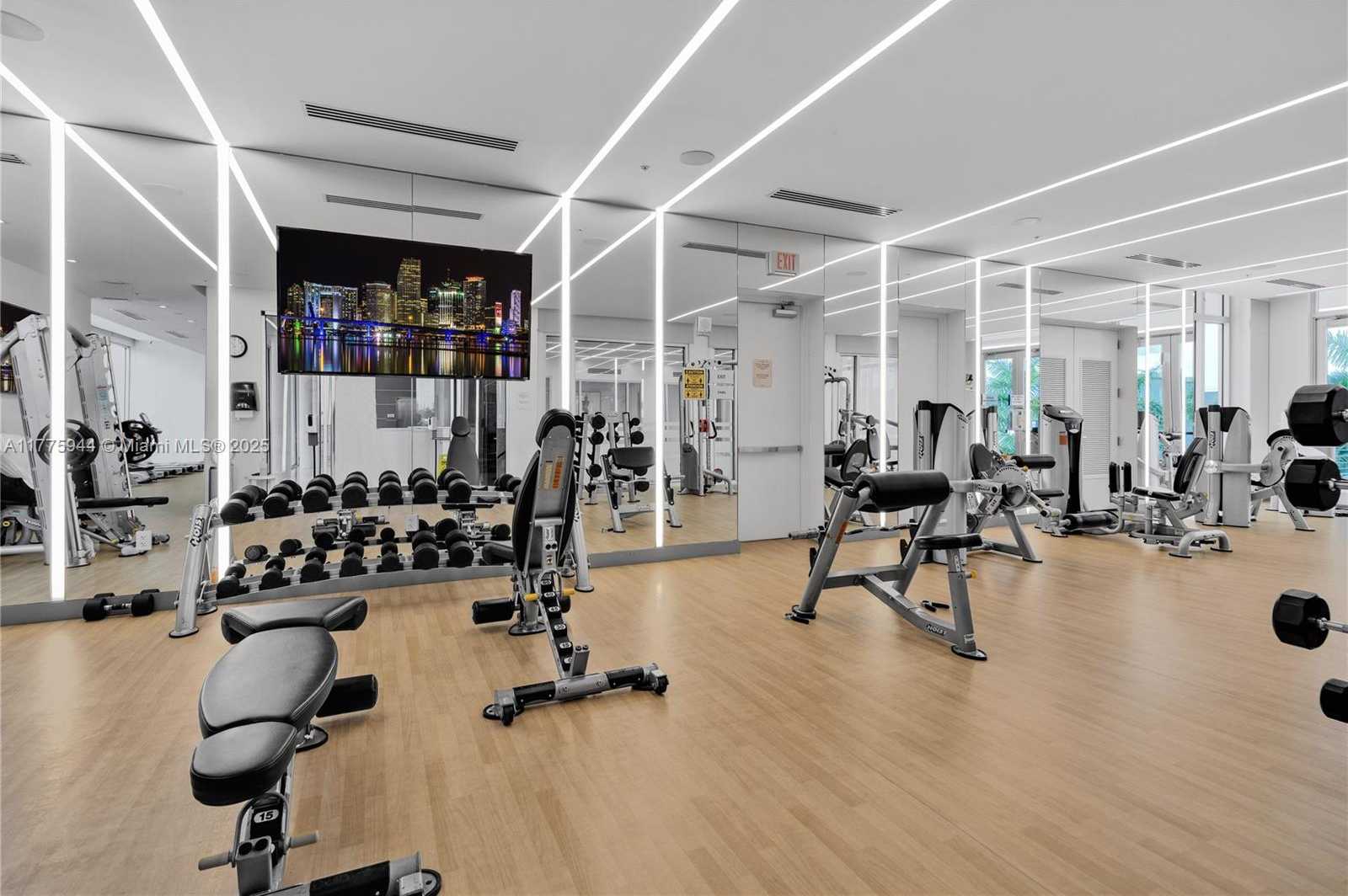 Small Image of 10365 NW 66th St, Doral, FL 33178, USA Number 33