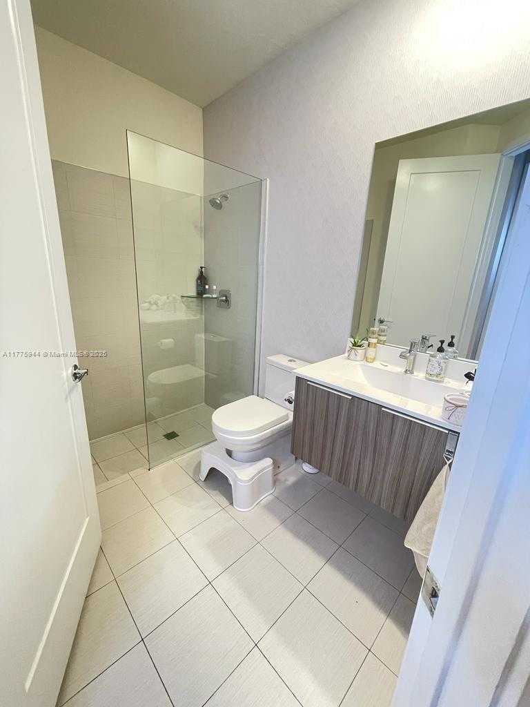 Small Image of 10365 NW 66th St, Doral, FL 33178, USA Number 6