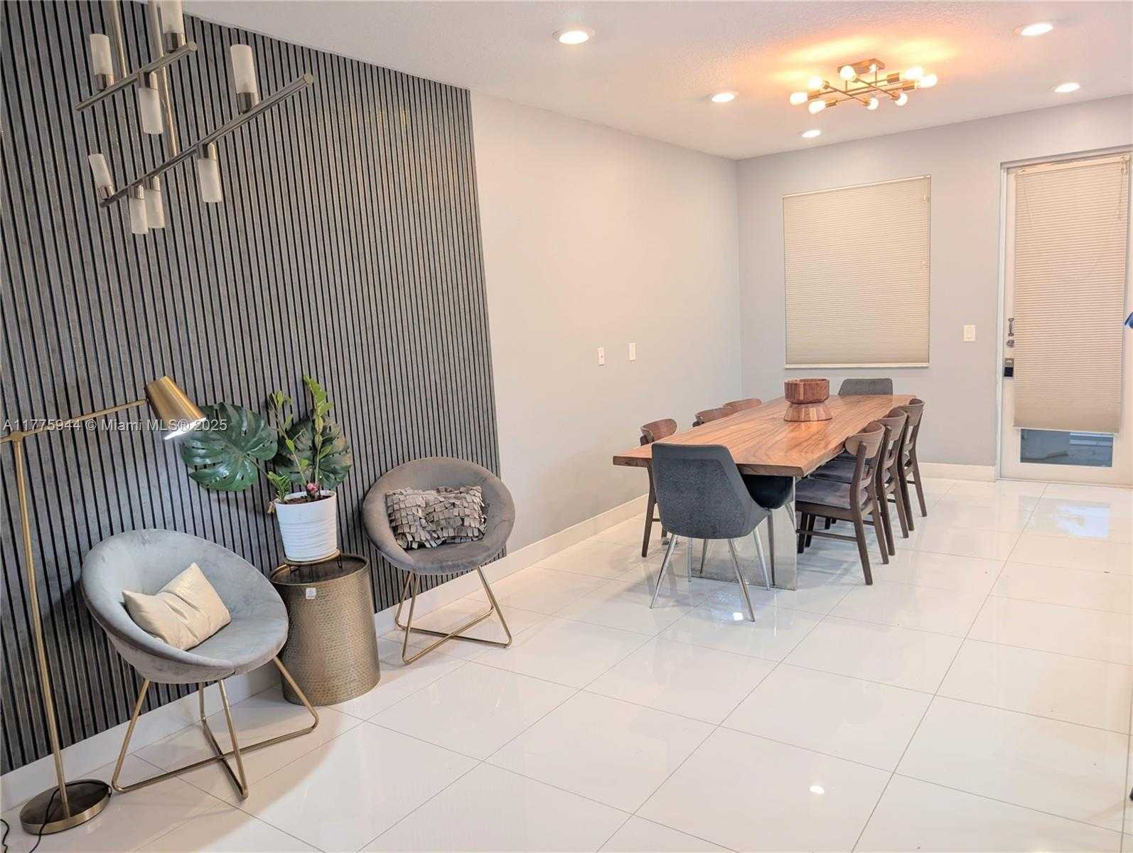 Small Image of 10365 NW 66th St, Doral, FL 33178, USA Number 7