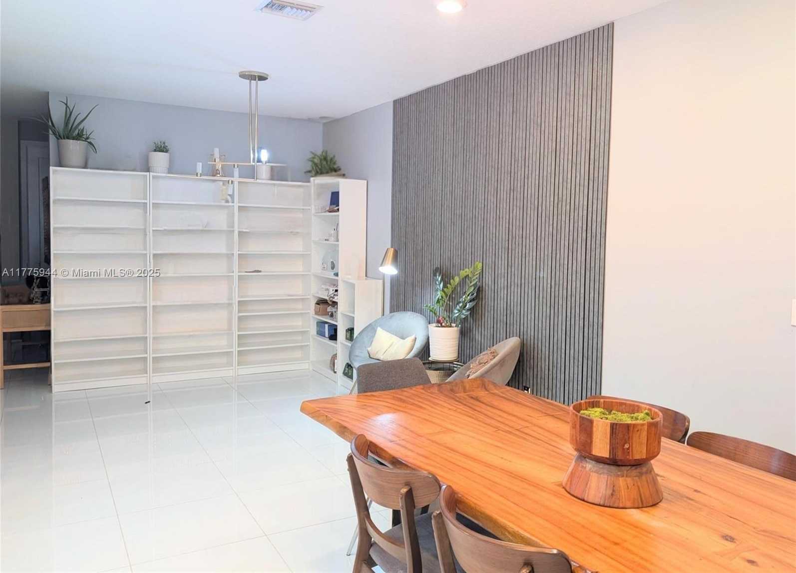 Small Image of 10365 NW 66th St, Doral, FL 33178, USA Number 8