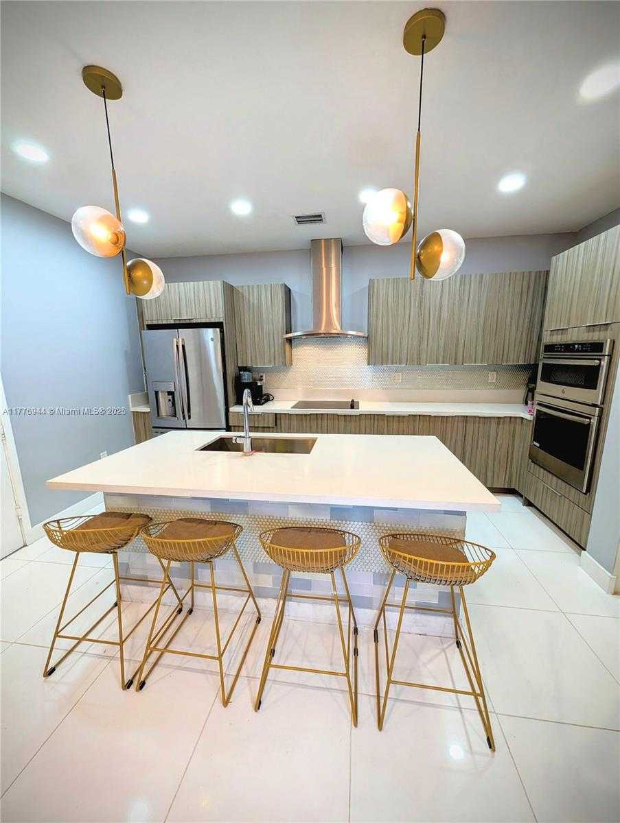 Small Image of 10365 NW 66th St, Doral, FL 33178, USA Number 9
