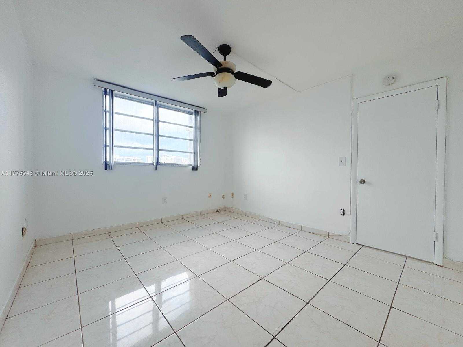 Small Image of 2903 POINT EAST DR #K411, Aventura Number 13