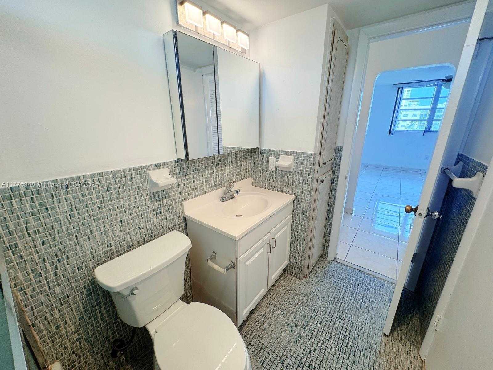Small Image of 2903 POINT EAST DR #K411, Aventura Number 17