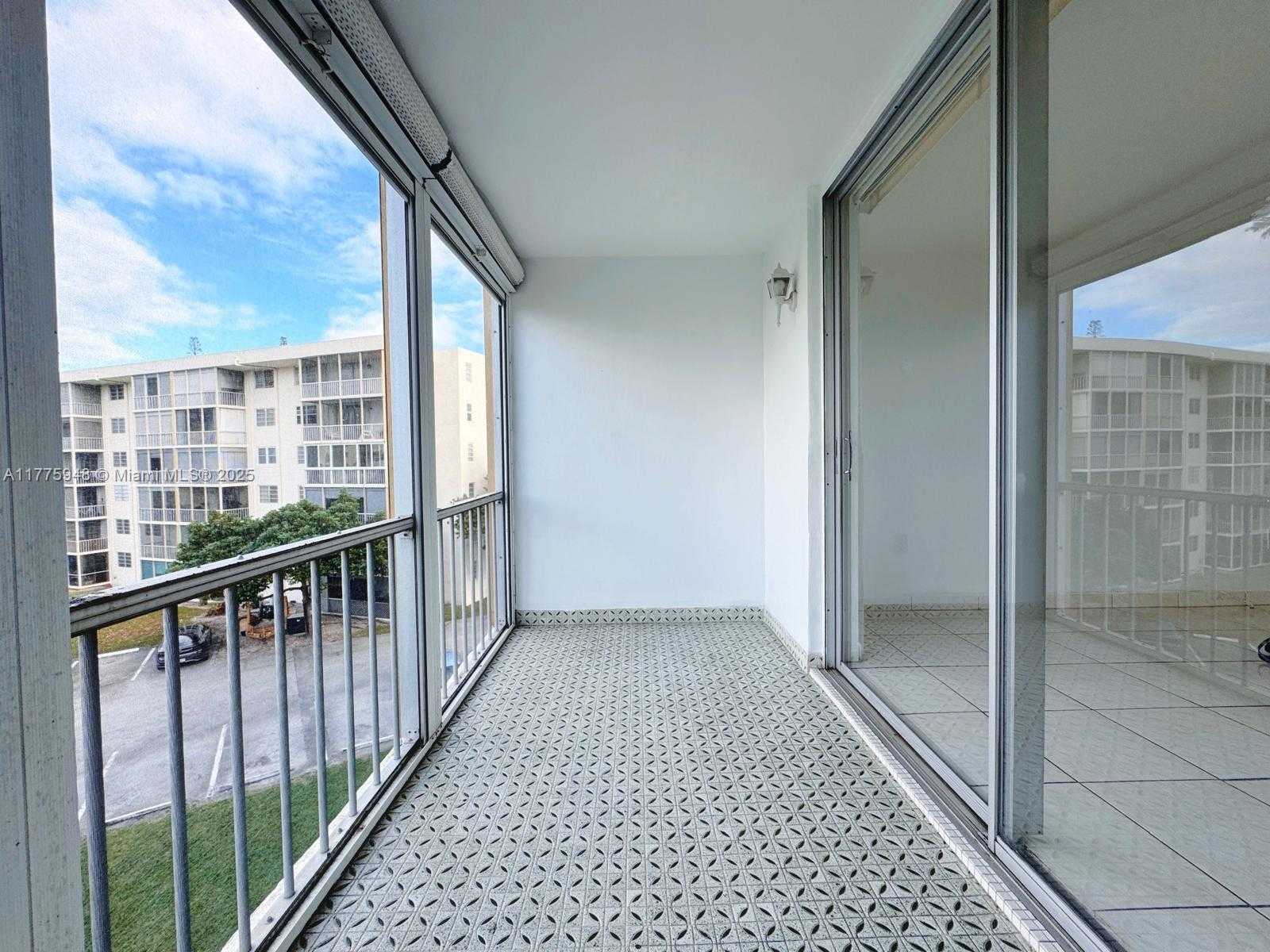 Small Image of 2903 POINT EAST DR #K411, Aventura Number 24