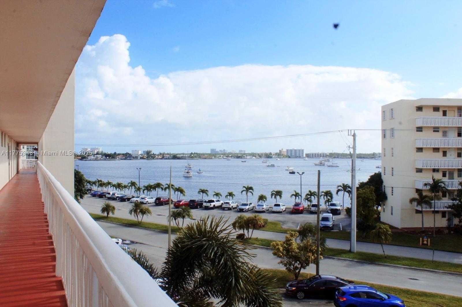 Small Image of 2903 POINT EAST DR #K411, Aventura Number 3