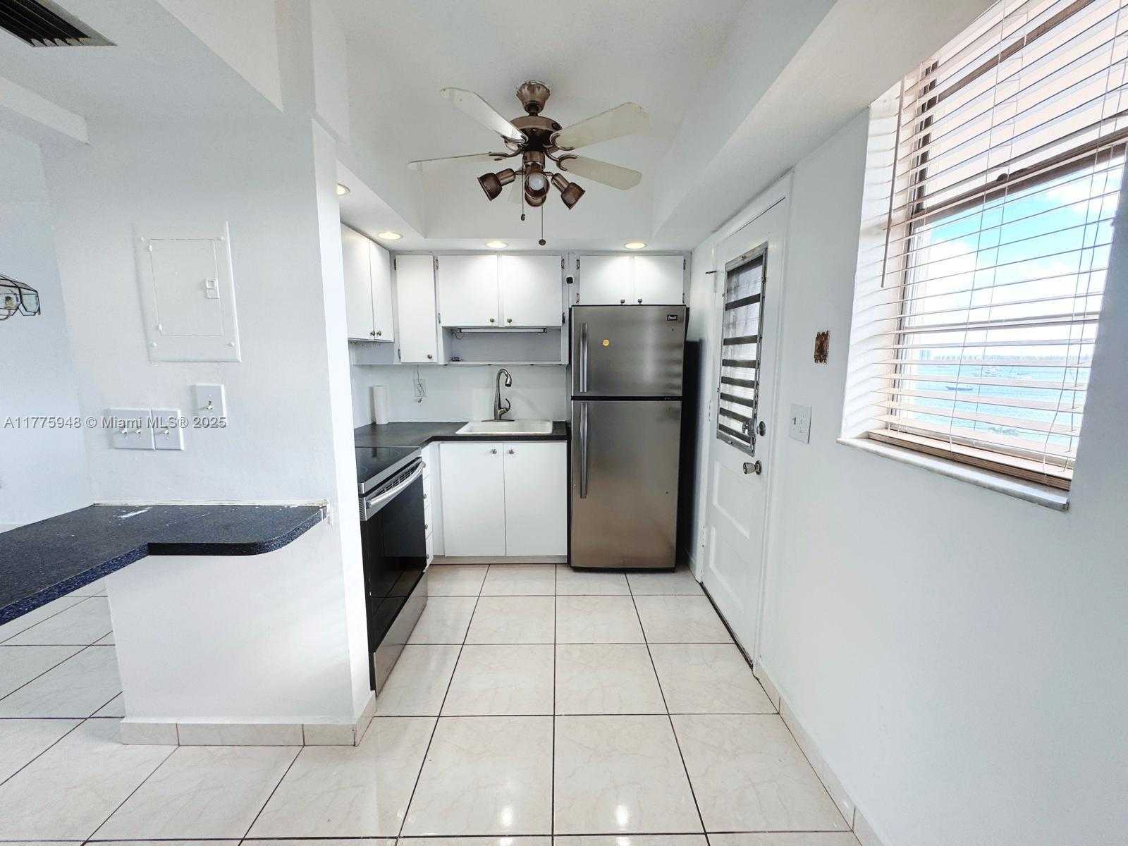 Small Image of 2903 POINT EAST DR #K411, Aventura Number 4
