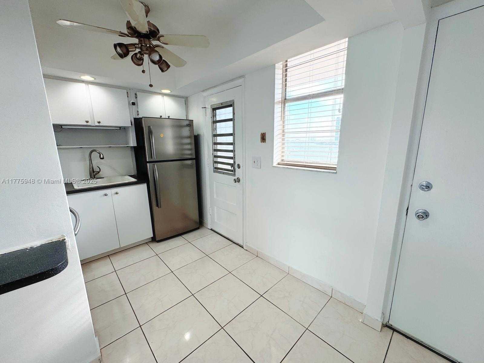 Small Image of 2903 POINT EAST DR #K411, Aventura Number 6