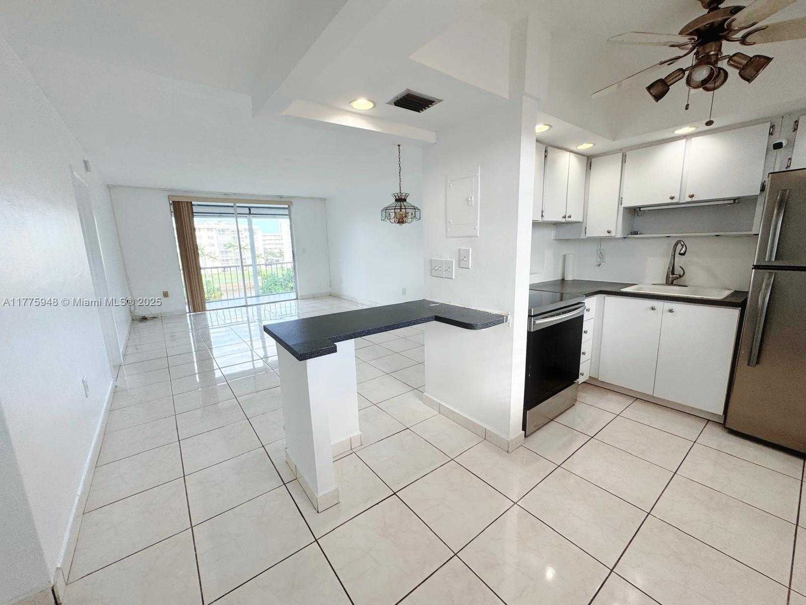 Small Image of 2903 POINT EAST DR #K411, Aventura Number 8