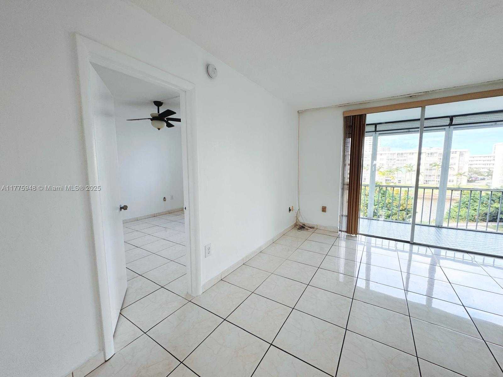 Small Image of 2903 POINT EAST DR #K411, Aventura Number 9