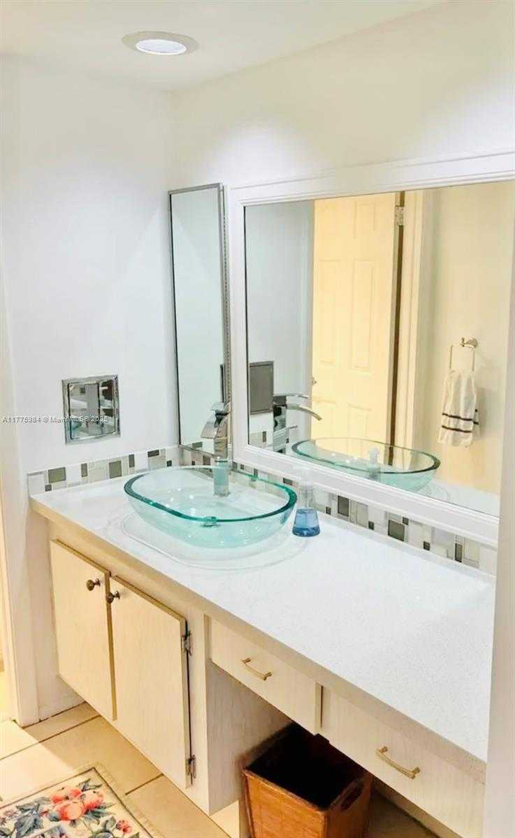 Small Image of 1925 BRICKELL AVE #1403, Miami Number 6