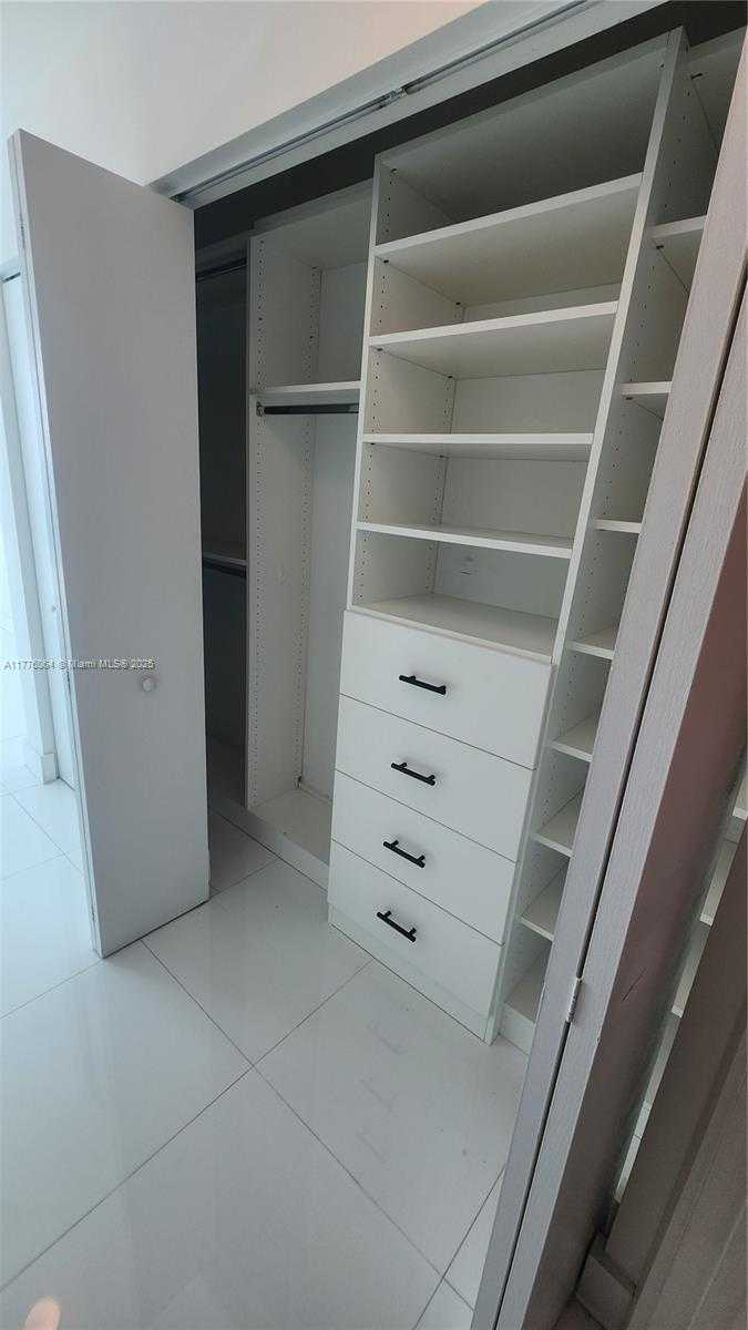 Small Image of 900 BISCAYNE BLVD #5403, Miami Number 16