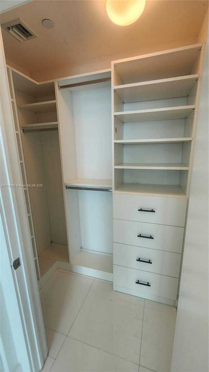 Small Image of 900 BISCAYNE BLVD #5403, Miami Number 17