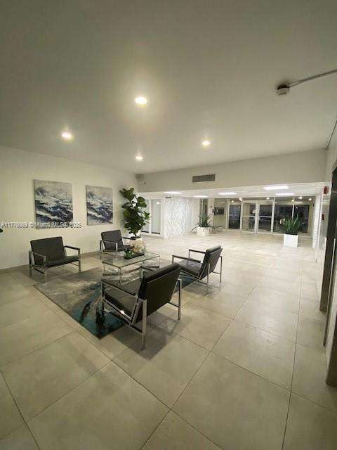 Small Image of 401 SOUTH EAST GOLDEN ISLES DR #712, Hallandale Beach Number 11