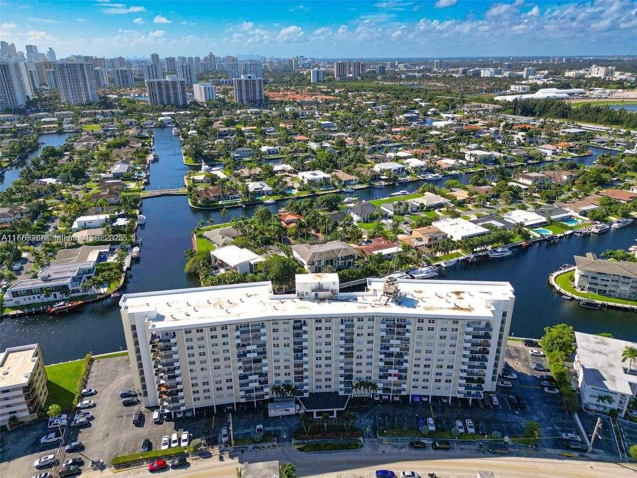 Small Image of 401 SOUTH EAST GOLDEN ISLES DR #712, Hallandale Beach Number 43