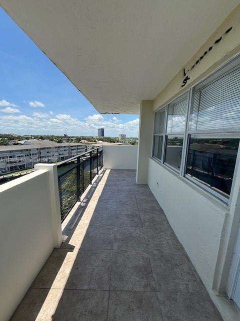 Small Image of 401 SOUTH EAST GOLDEN ISLES DR #712, Hallandale Beach Number 57