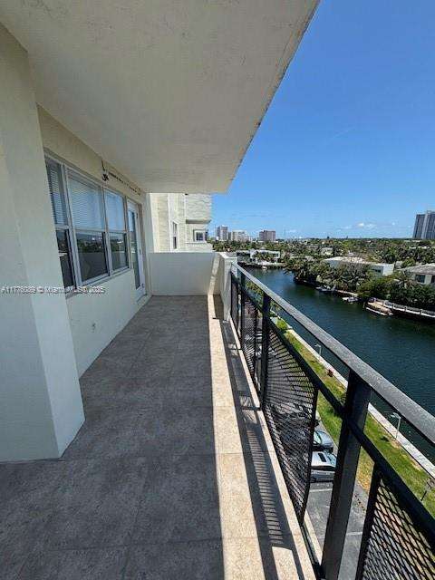 Small Image of 401 SOUTH EAST GOLDEN ISLES DR #712, Hallandale Beach Number 58