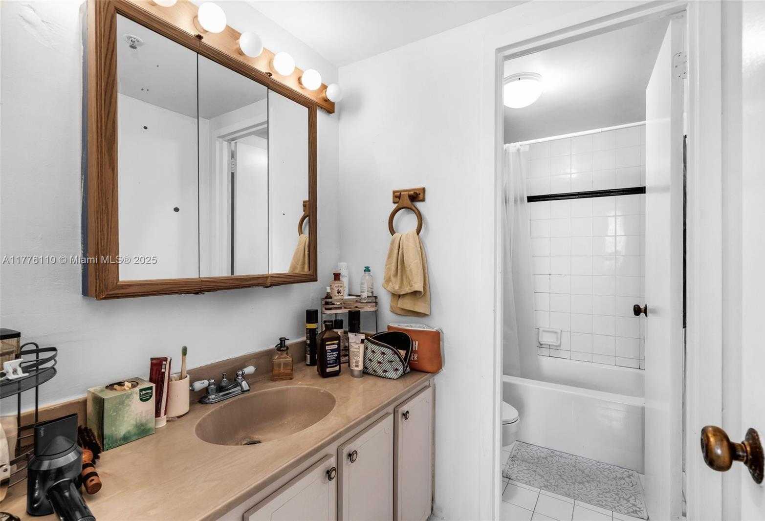 Small Image of 2829 INDIAN CREEK DR #606, Miami Beach Number 12