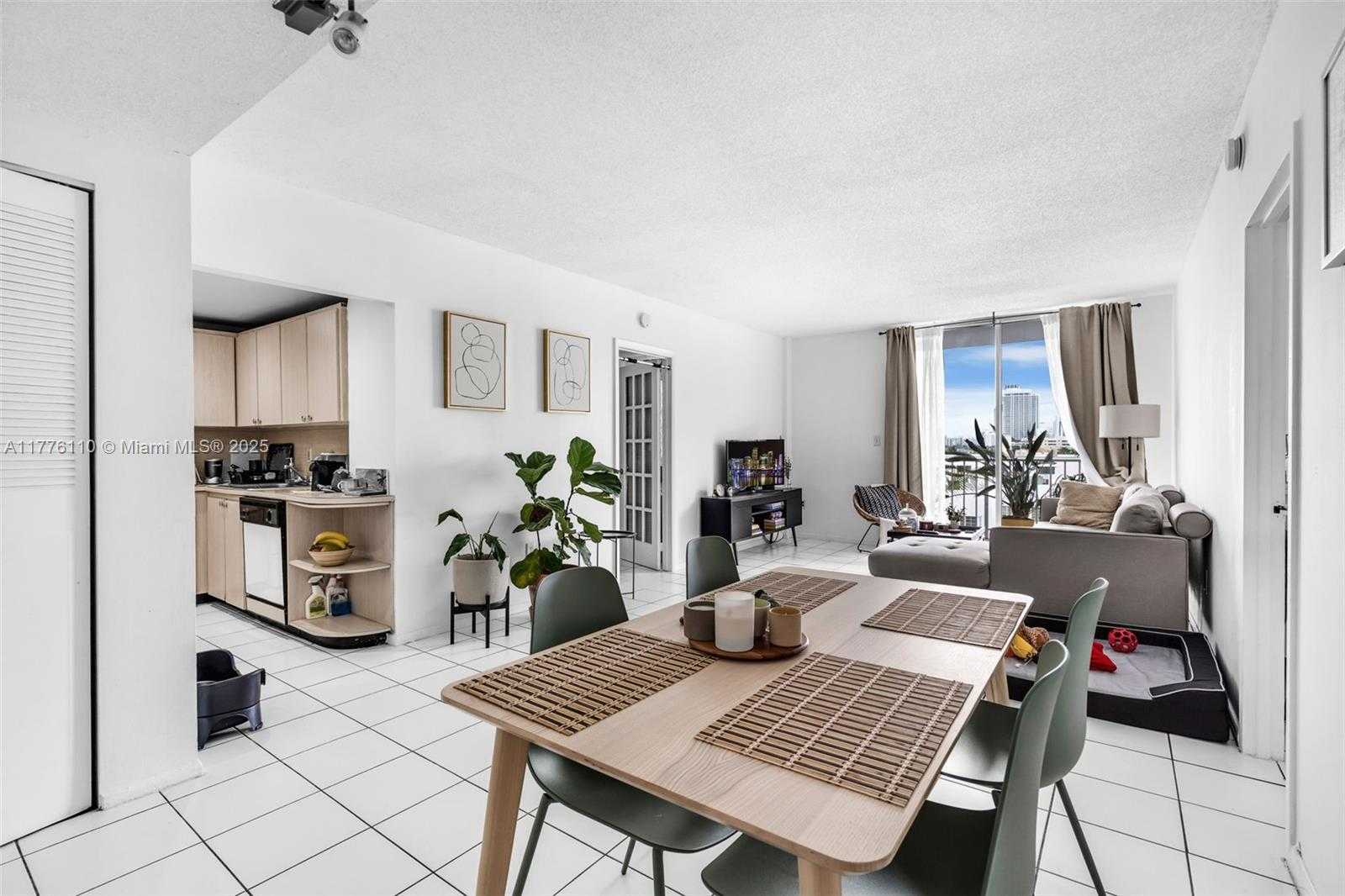 Small Image of 2829 INDIAN CREEK DR #606, Miami Beach Number 3