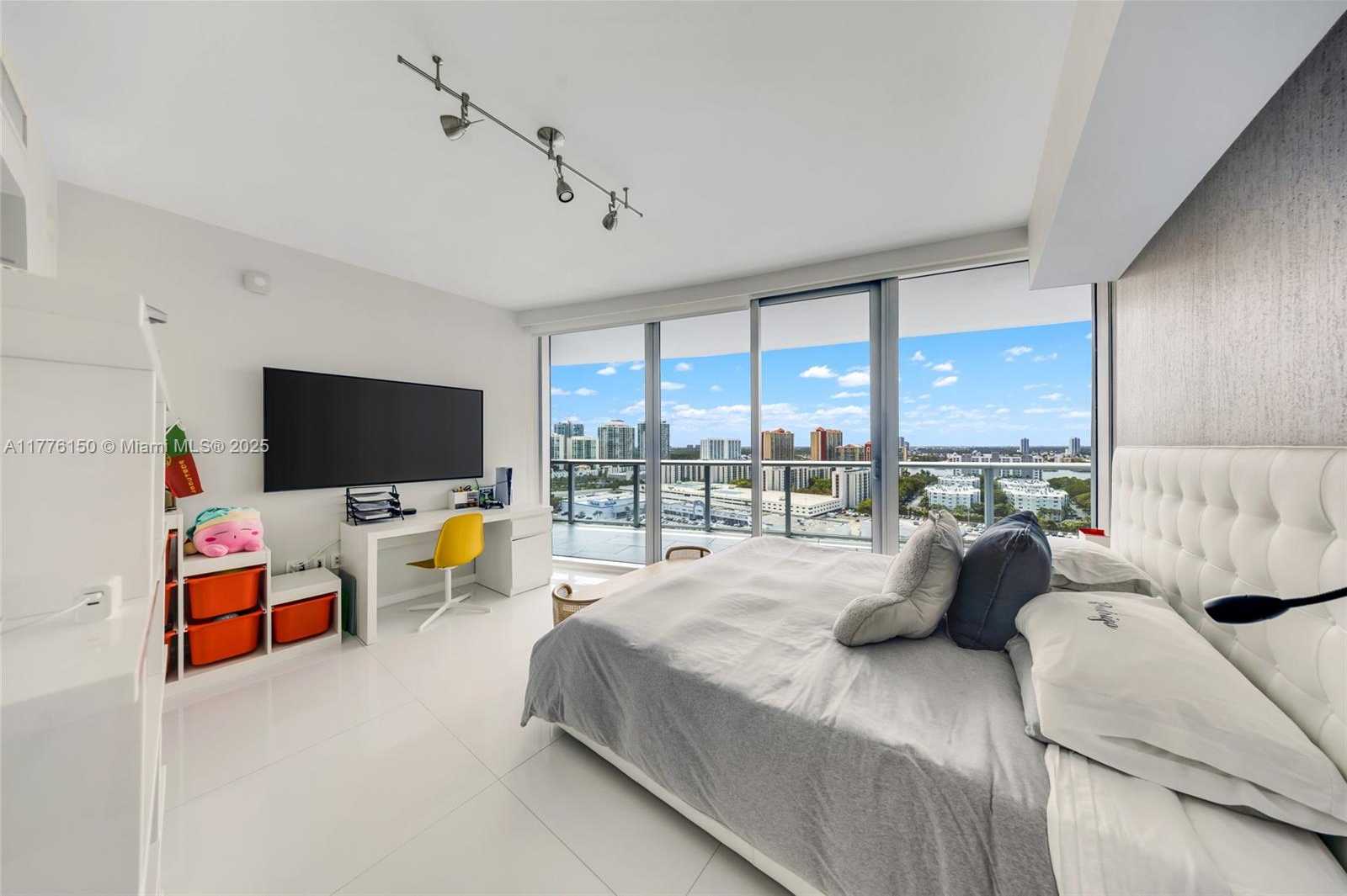 Small Image of 17001 EAST COLLINS AVE #1805, Sunny Isles Beach Number 25