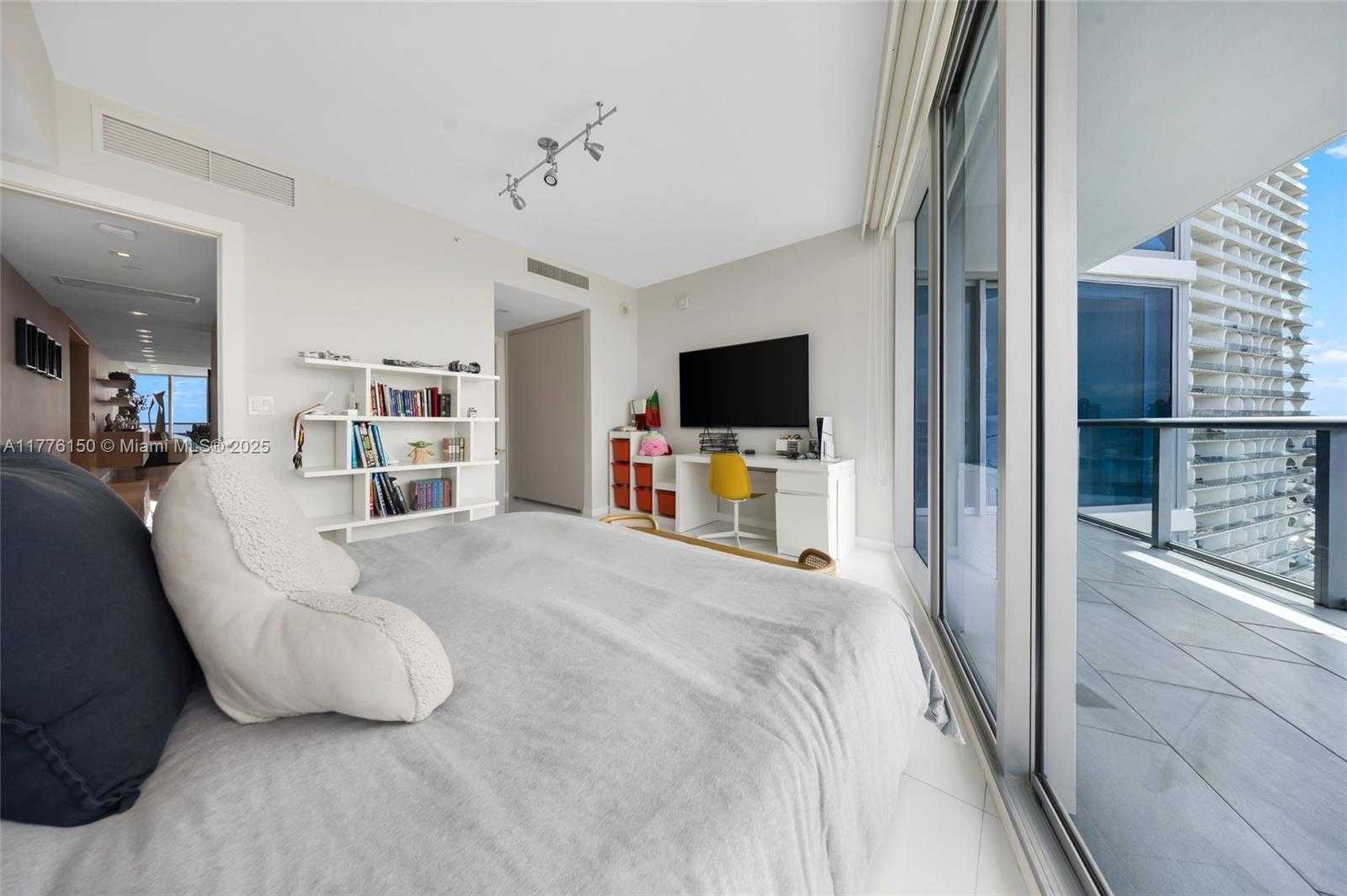 Small Image of 17001 EAST COLLINS AVE #1805, Sunny Isles Beach Number 27