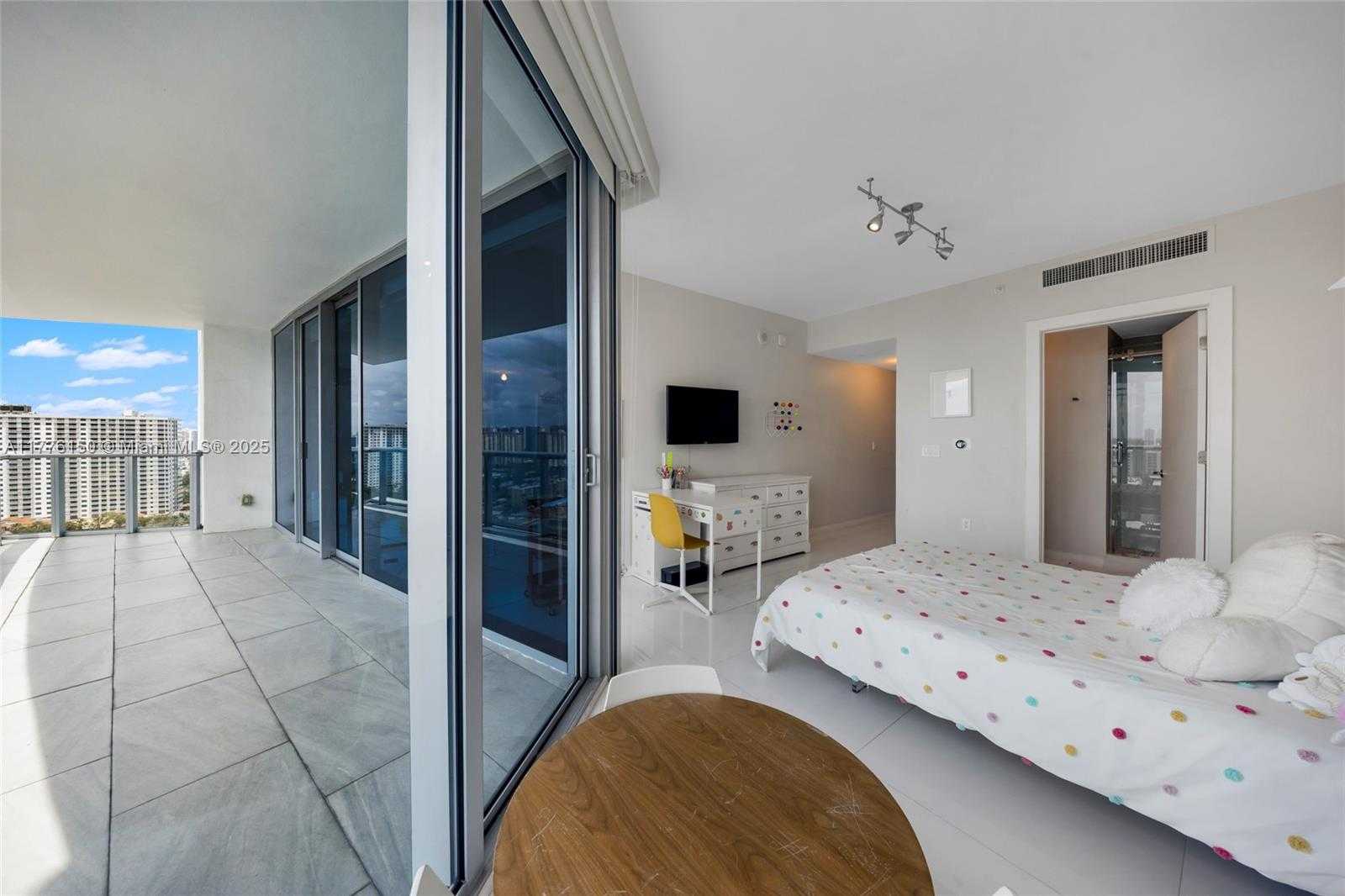 Small Image of 17001 EAST COLLINS AVE #1805, Sunny Isles Beach Number 32