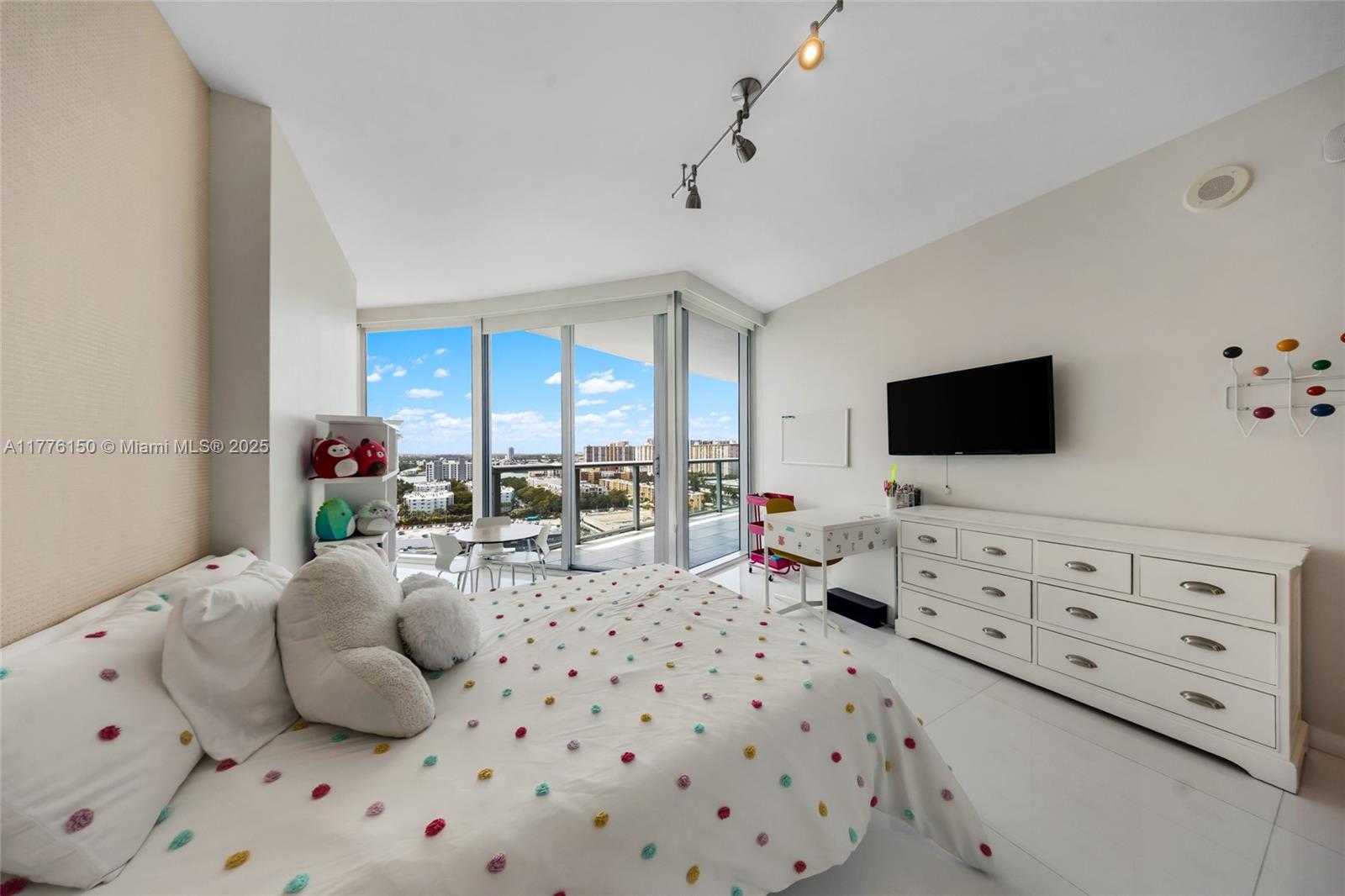 Small Image of 17001 EAST COLLINS AVE #1805, Sunny Isles Beach Number 34
