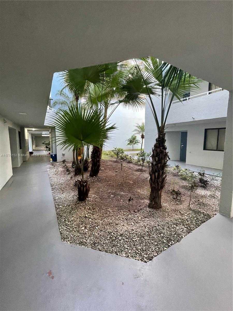 Small Image of 8335 SW 152nd Ave, Miami, FL 33193, USA Number 4