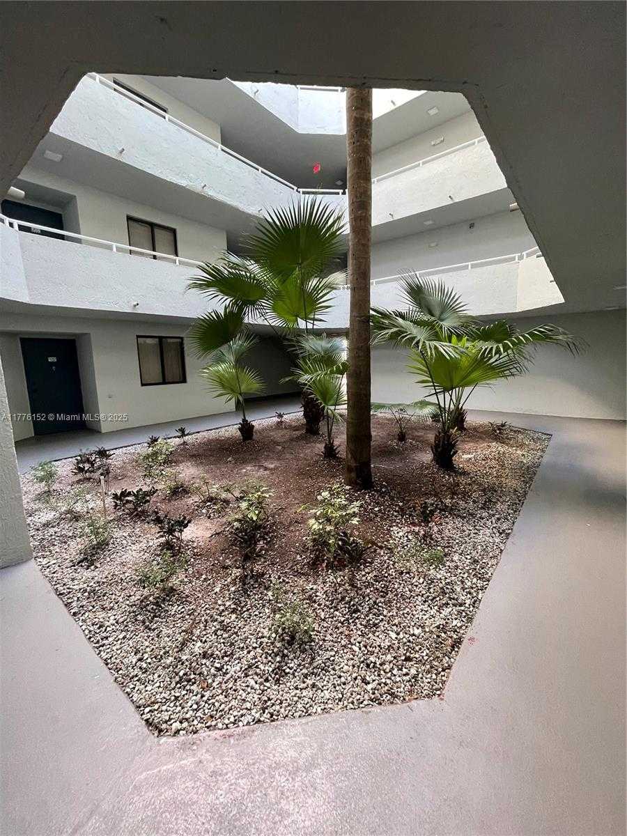 Small Image of 8335 SW 152nd Ave, Miami, FL 33193, USA Number 5