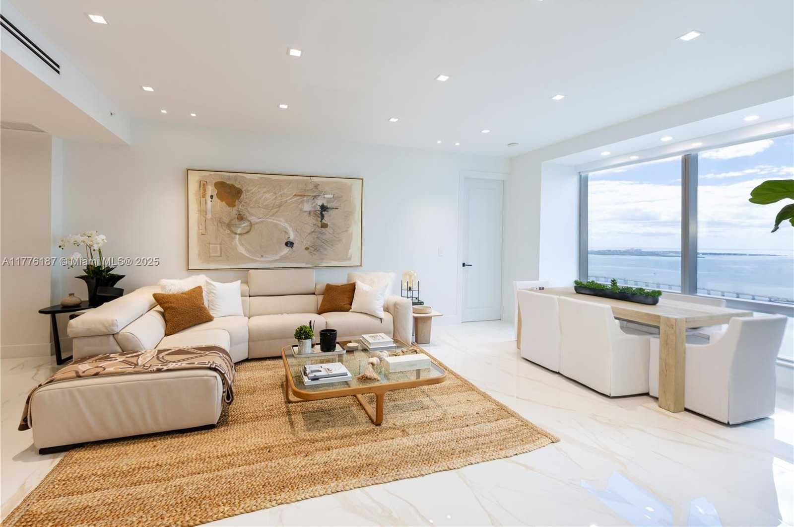 Small Image of 1425 BRICKELL AVE #47A, Miami Number 2